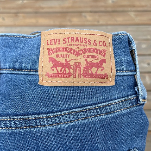 **SOLD** Levi’s 720 High Rise Jeans - Picture 6 of 6